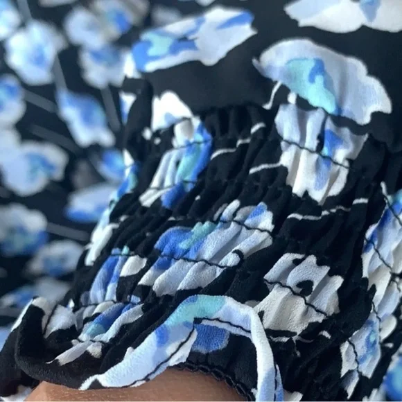 JCrew Factory Top w/smocked sleeves and covered buttons-SZ 4 - Picture 4 of 12